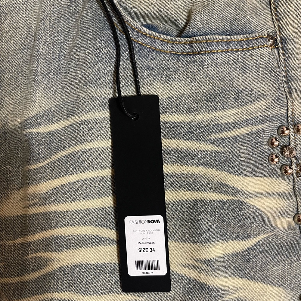 New Fashionnova men jeans rhinestones on sides. Medium wash size 34 men’s.